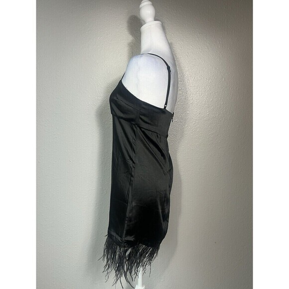 Urban Outfitters Mini Black Bottom Feathered Dress Size Small Petites A7‎ - Picture 3 of 8